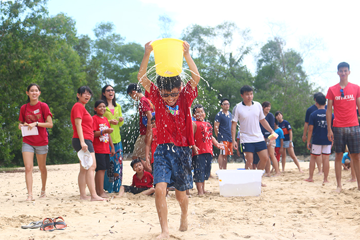 2_boy with water bucket_r