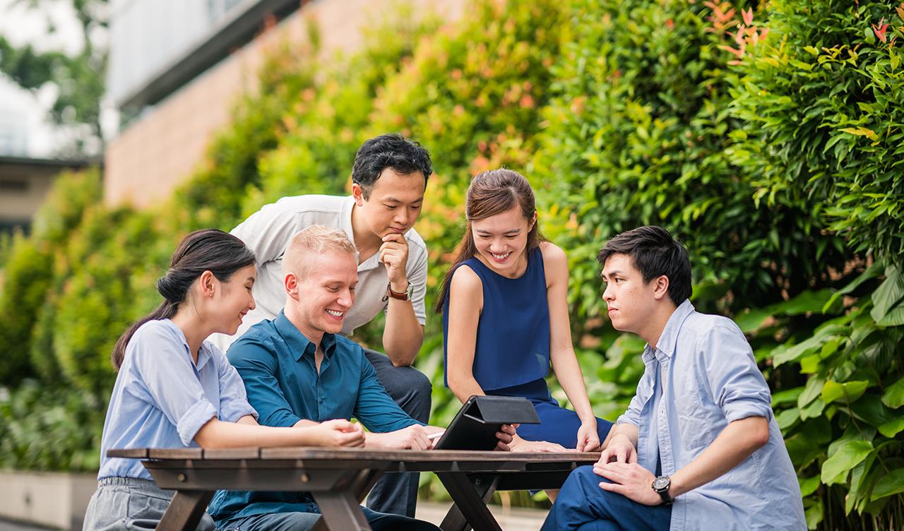 Students in discussion 2018