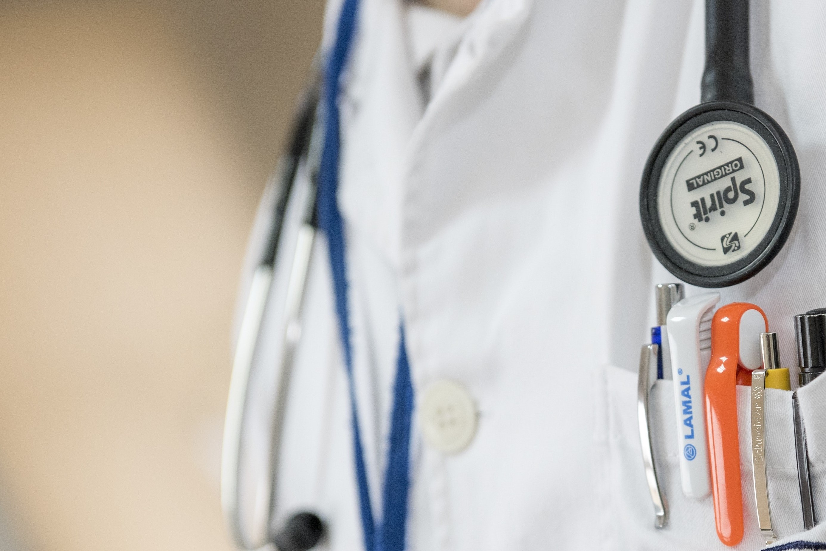 close-up-doctor-health-42273