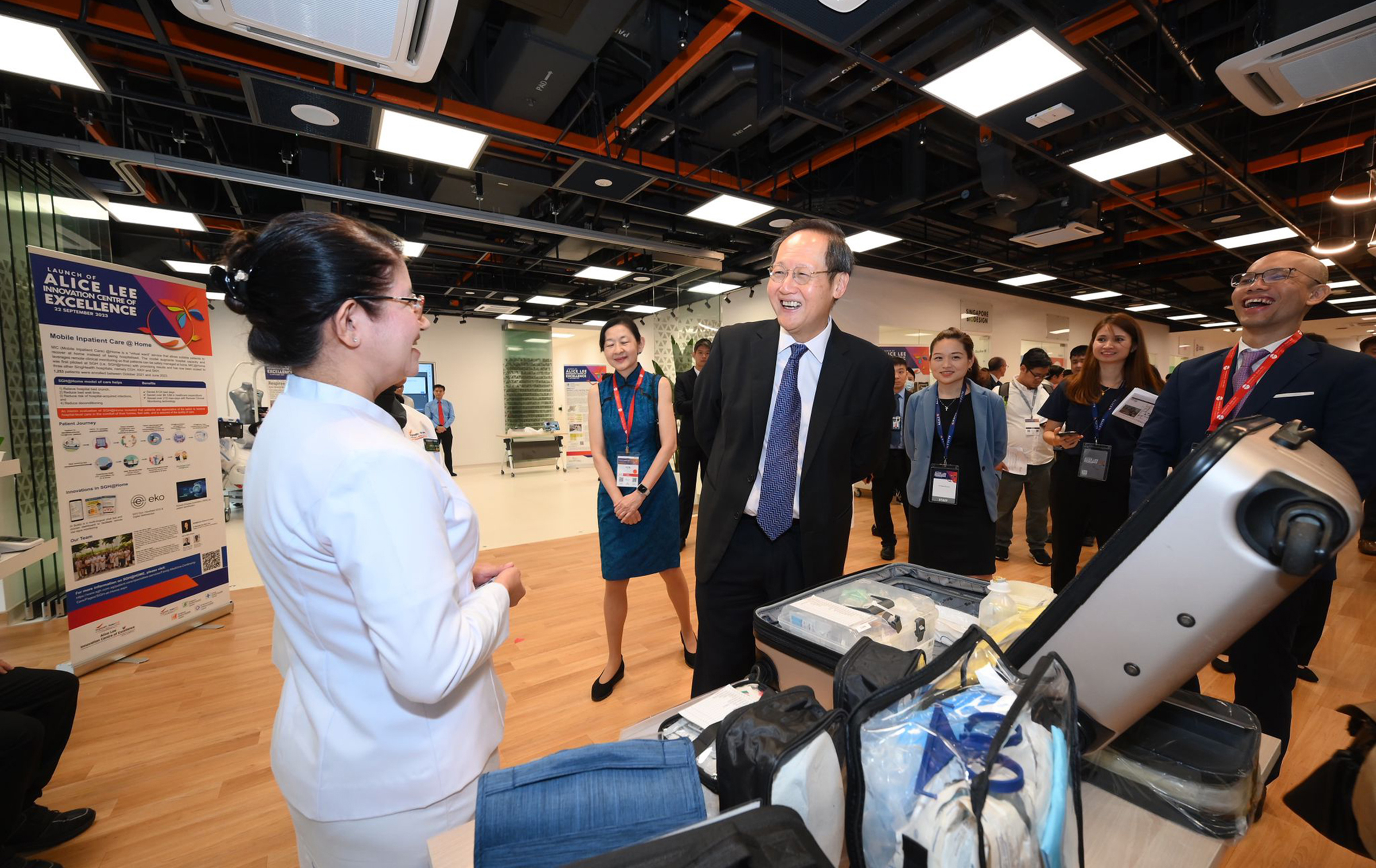 Minister during the tour (cropped)