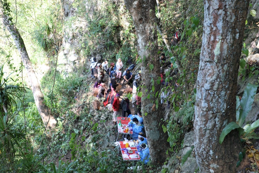 A sampling station set up along the cliff edge outside the bat cave in October 2018 (left). // Credit: Dolyce Low