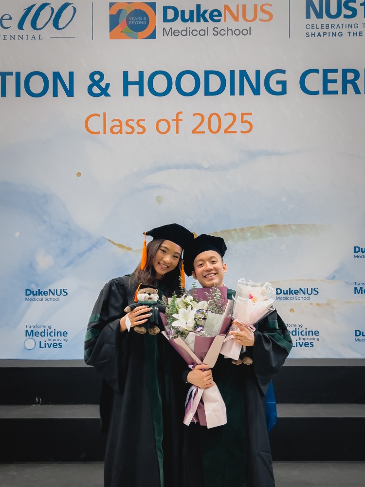 Dr Glenda Wee and her teammates, including Dr Jeremy Pang who was with her during the grilling, celebrate their achievement of graduating from Duke-NUS // Credit: Duke-NUS Medical School