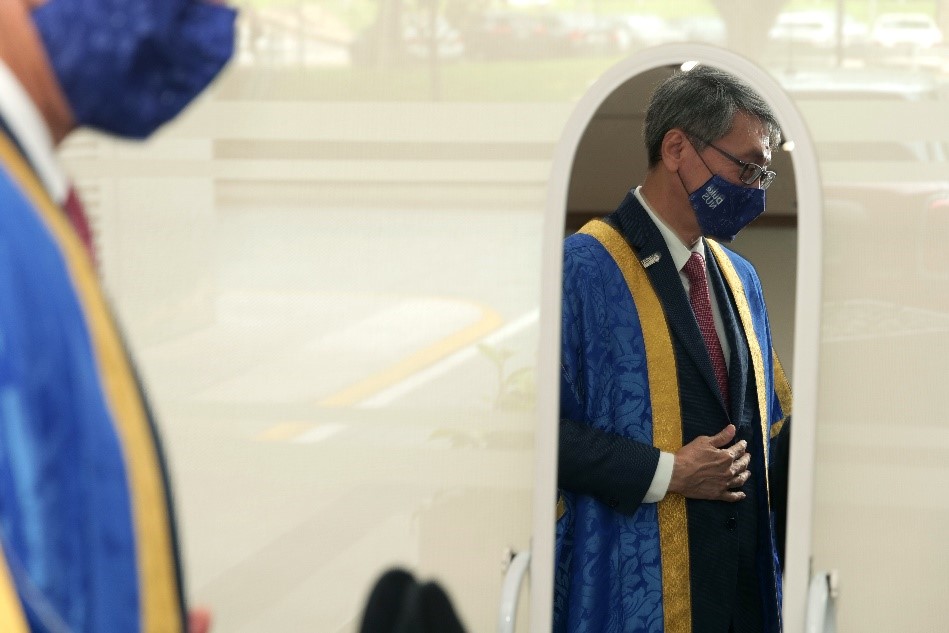 President Tan Eng Chye gets ready to celebrate the Duke-NUS Class of 2020 