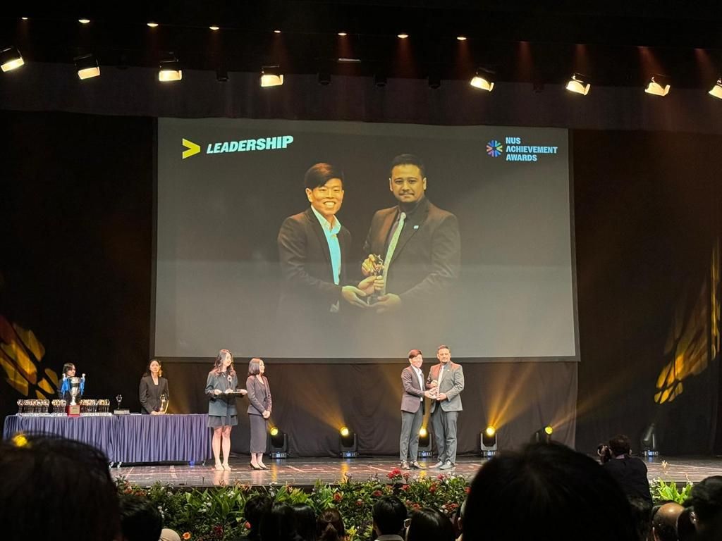 Mr Muhammad Yusuf bin Abdul Rahman received the NAA Staff Advisor Recognition Award