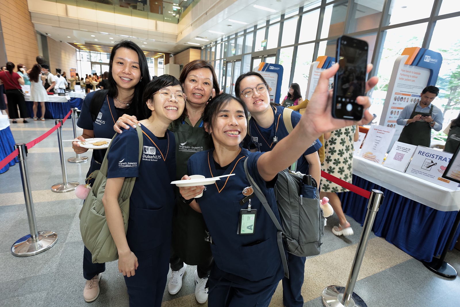 Mary Ng with students