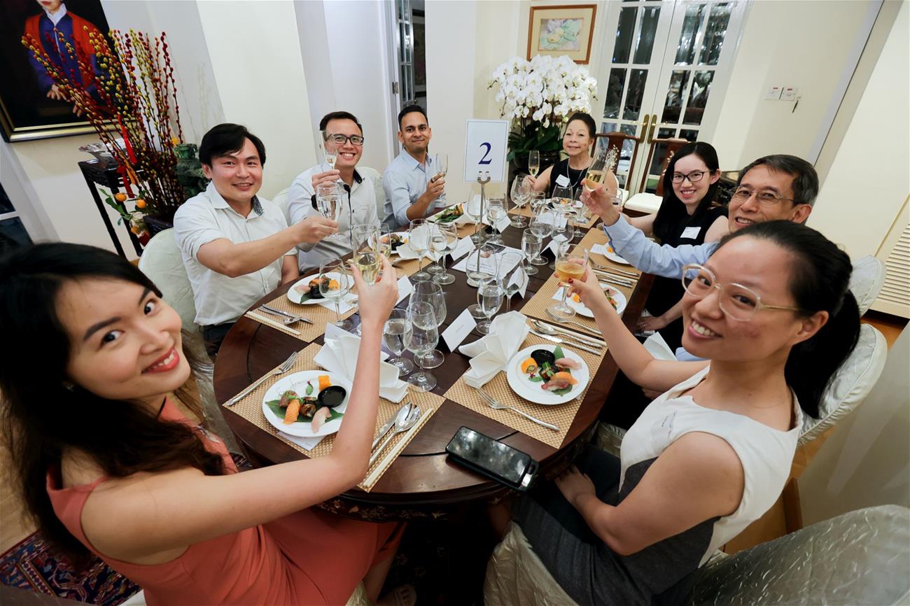 Ms Jennifer Teo (left most in peach dress) toasts to the reunion with peers, alumni and members of the wider SingHealth Duke-NUS Academic Medical Centre family // Credit: Wilson Pang, Pixel.i Photography