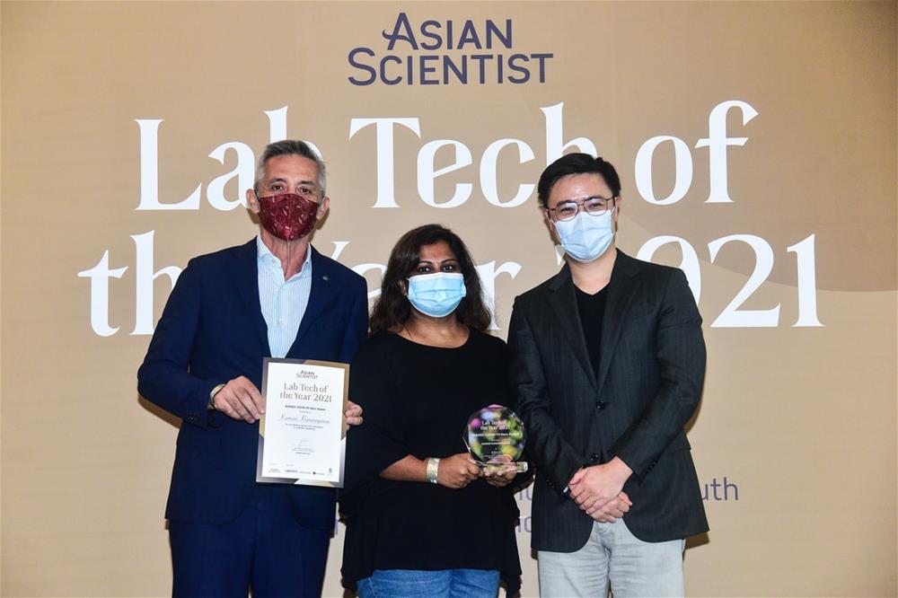 Kamini Kunasegaran receives Asian Scientist Lab Tech of the Year 2021 MiRXES COVID-19 Hero Award