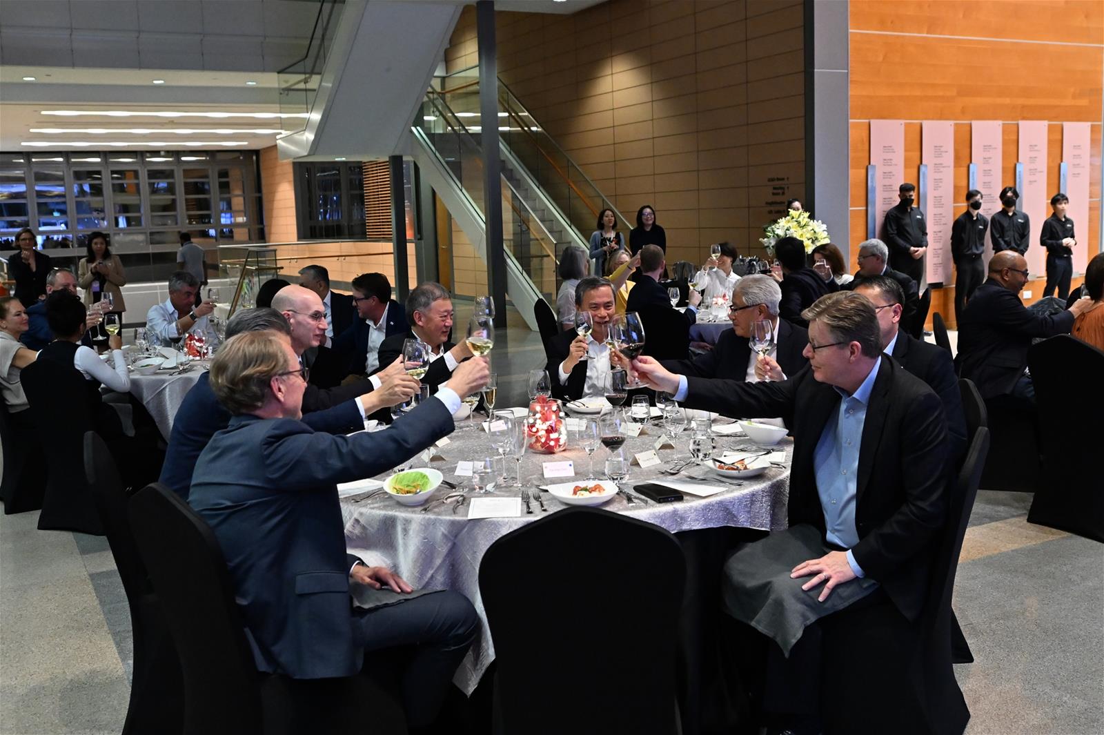 Guests raise their glasses in a toast to Duke-NUS, continued friendship and collaboration.