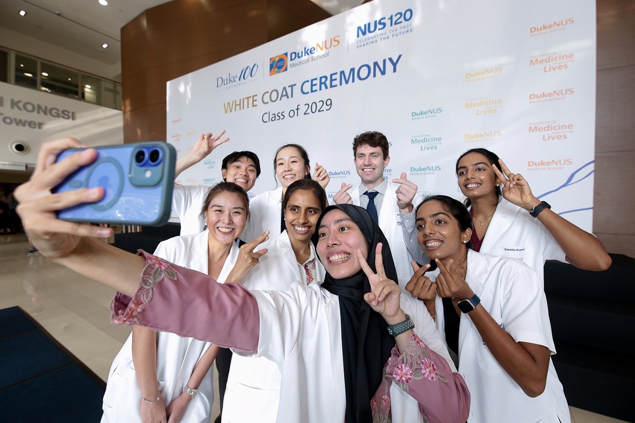 Aspiring doctors from Duke-NUS’ Class of 2029 celebrate the beginning of their healthcare journey. Aspiring doctors from Duke-NUS’ Class of 2029 celebrate the beginning of their healthcare journey.