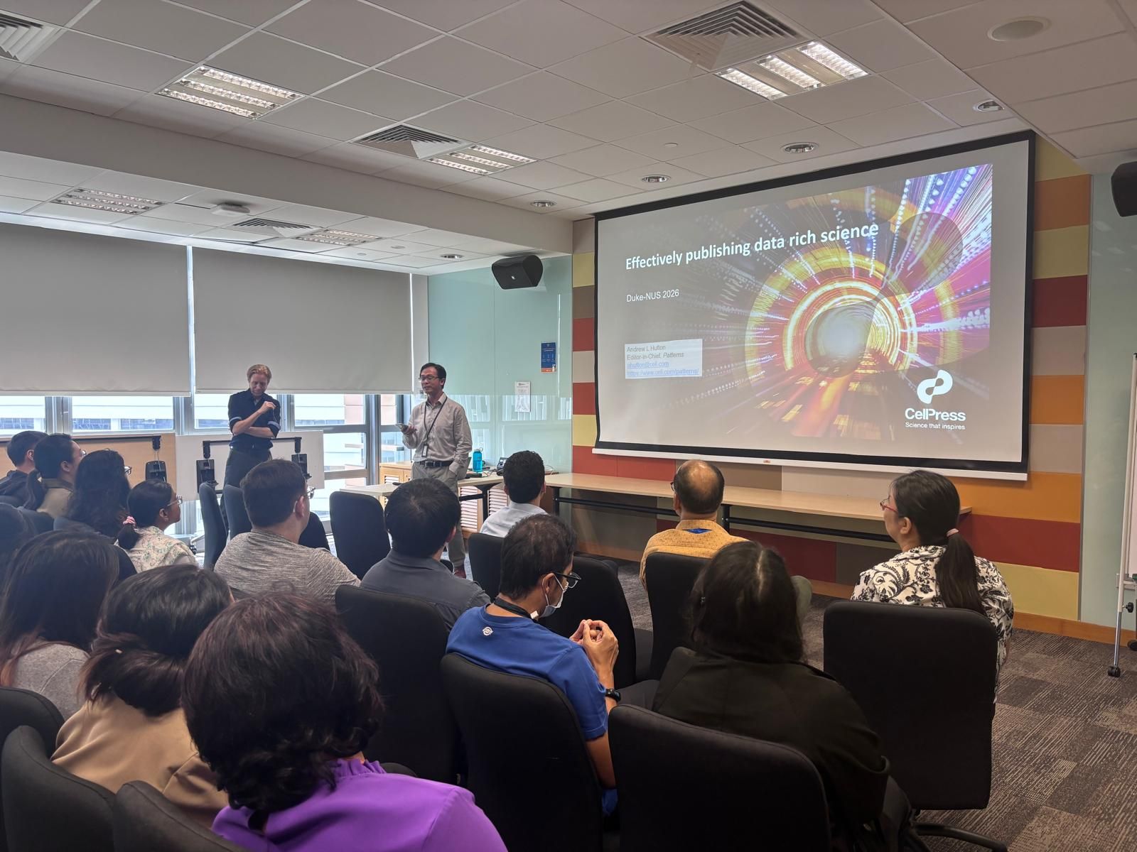 DAISI director Associate Professor Liu Nan introduces Dr Hufton ahead of his talk // Credit: Song Xiaoyu