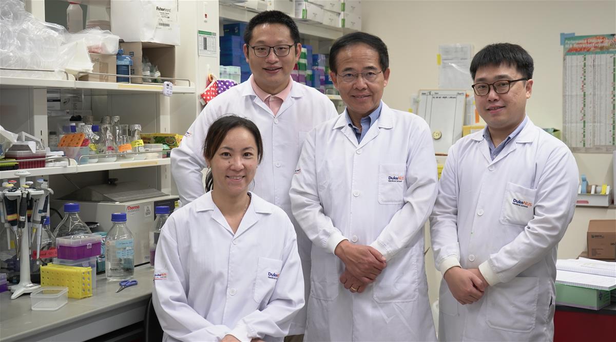 Duke-NUS Professor Wang Linfa (second from right) and his team from the School’s Emerging Infectious Diseases Programme
