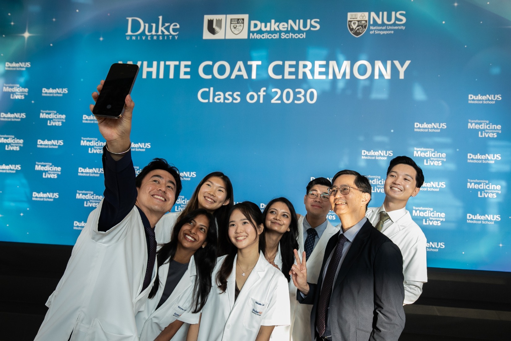 Aspiring doctors from Duke-NUS’ Class of 2030 take a wefie with Prof Patrick Tan, Dean of Duke-NUS, as they take their first step towards realising their medical dreams.
