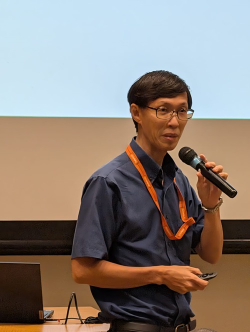Prof Marcus Ong thanks Prof Matchar for his contributions to the Programme // Credit: Daryl Li Prof Marcus Ong thanks Prof Matchar for his contributions to the Programme // Credit: Daryl Li