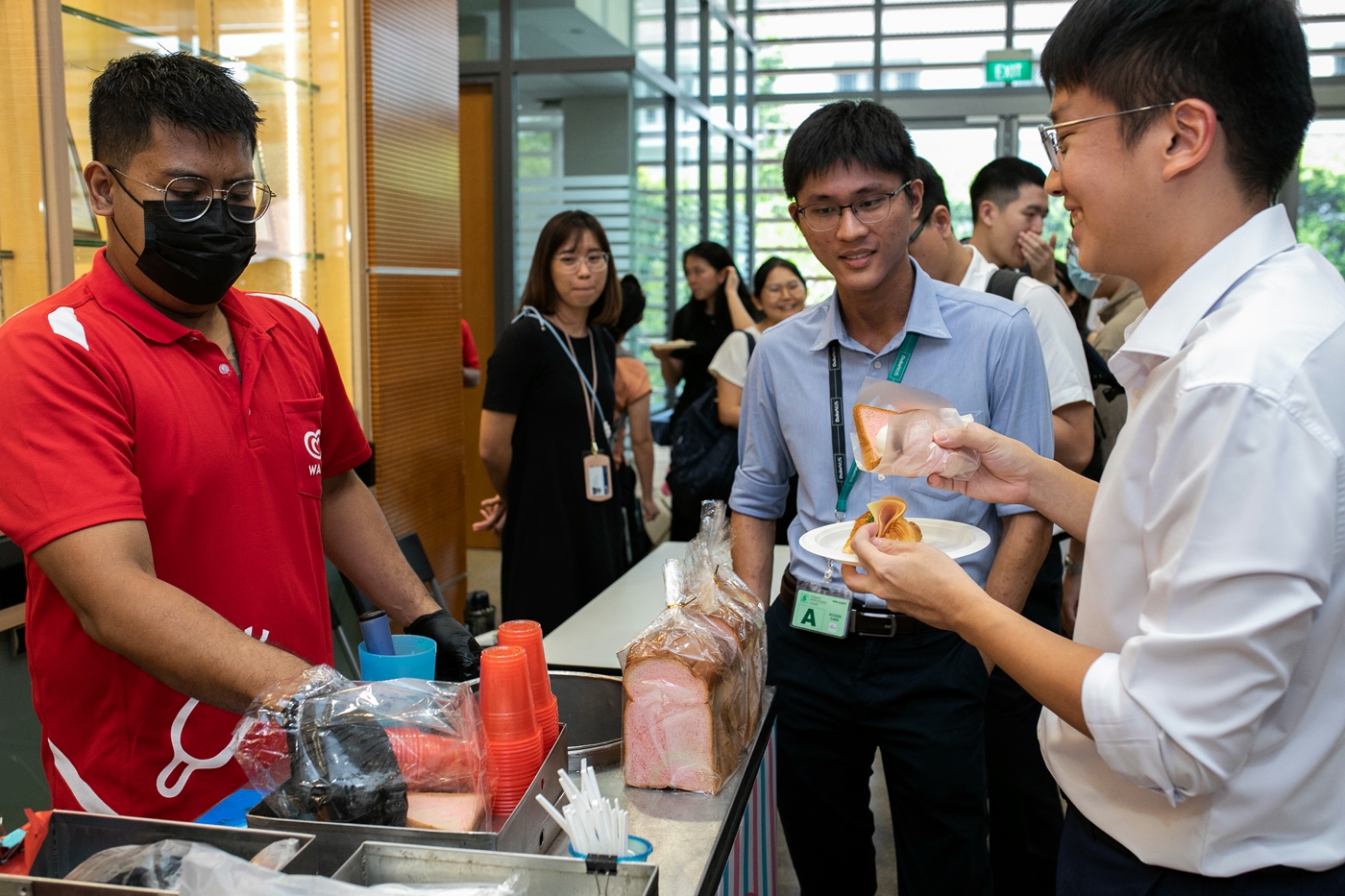 Post-event, Research Day attendees enjoy the delights of an old-school ice-cream cart, kindly sponsored by the Joint Office of Academic Medicine.