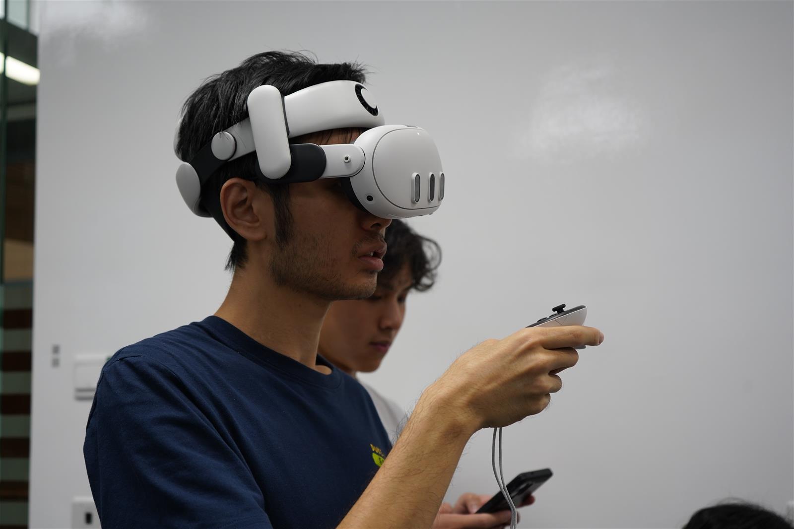 A first-year MD student examines a 3D-scanned plastinated human heart using a VR headset