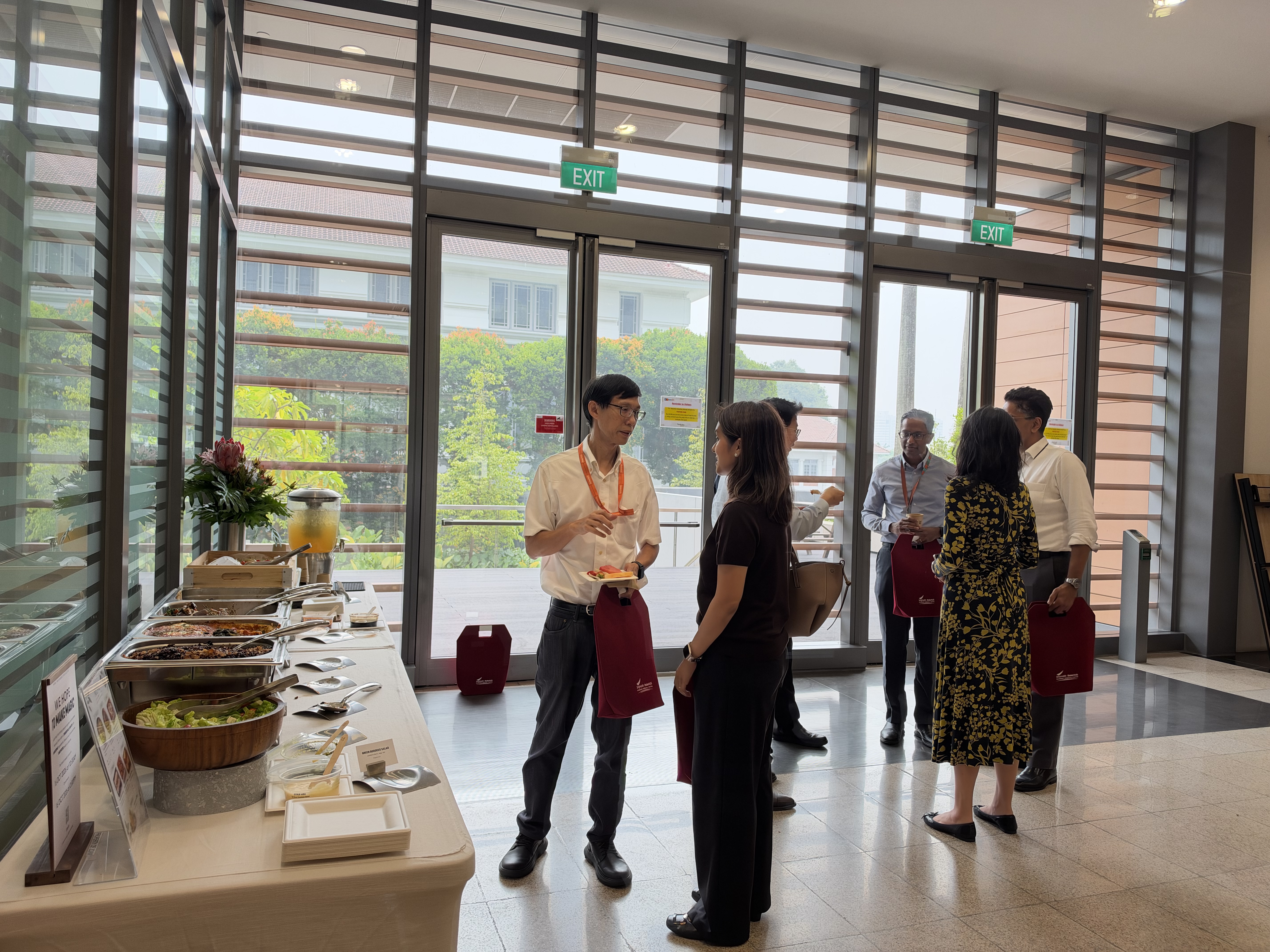 The session opened with a networking lunch, giving colleagues a chance to reconnect and exchange perspectives 