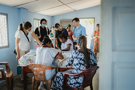 Duke-NUS medical students at a polyclinic in Ariyalai