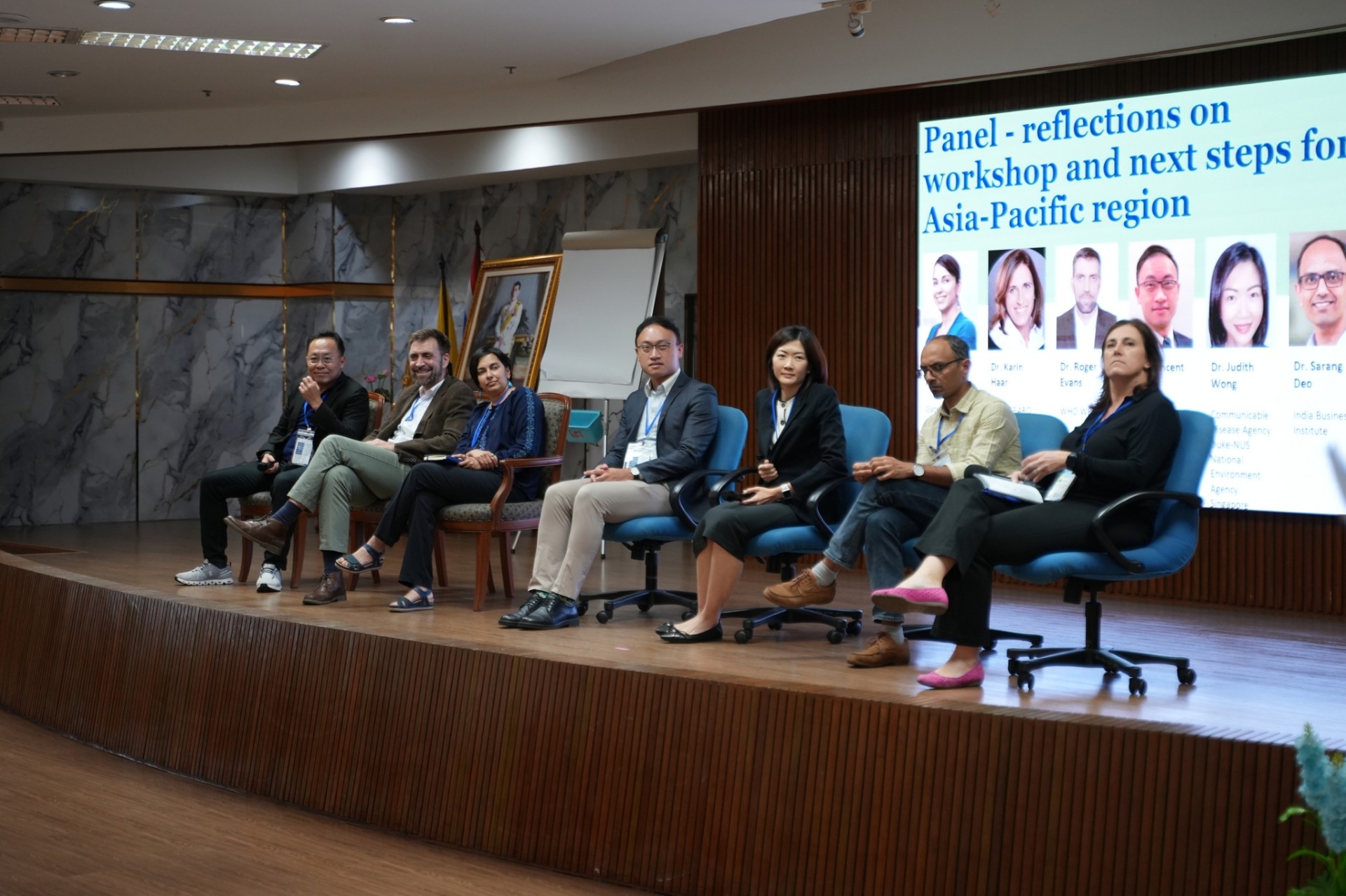 Dr. Vincent Pang and Dr. Judith Wong participating on an expert panel discussion