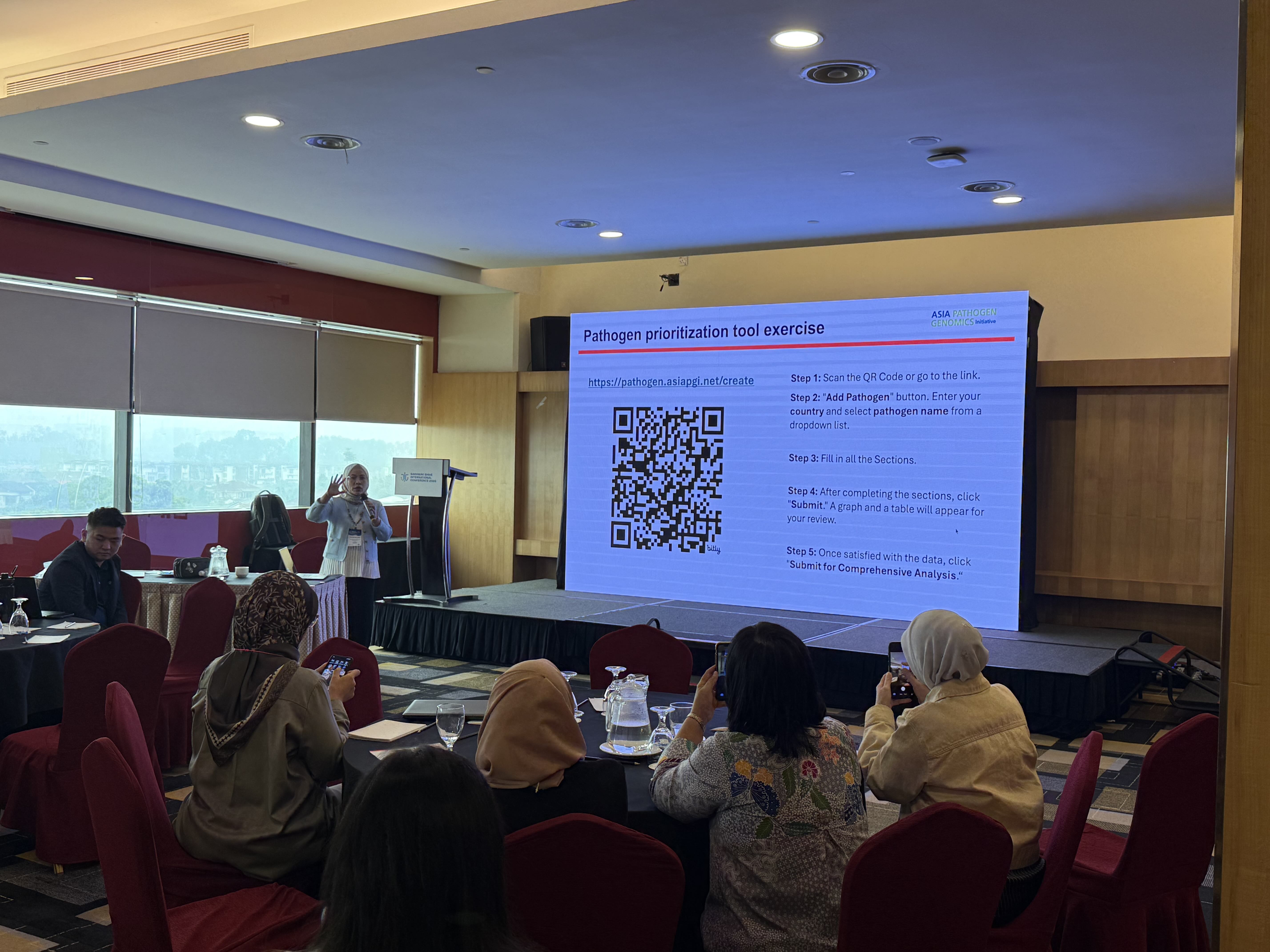 Asst Prof Suci Wulandari delivering a talk at the Asia PGI workshop at the Sarawak SHInE 2026 conference