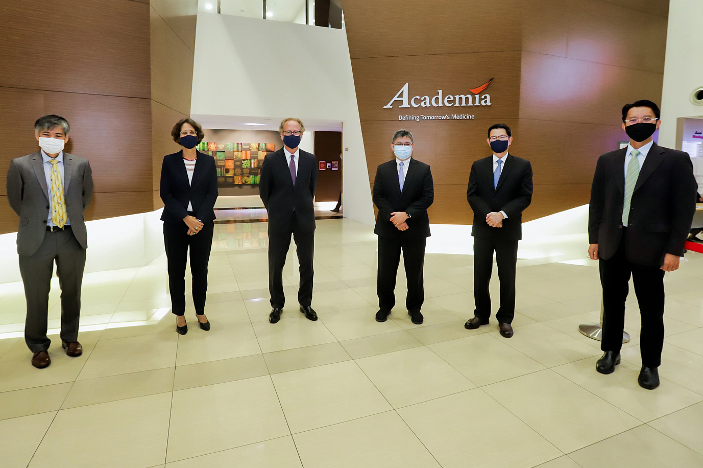 From left: Dr Danny Soon (CEO, CRIS), A/Prof Silke Vogel (Deputy Director, CoRE), Prof Thomas Coffman (Dean, Duke-NUS Medical School), A/Prof Kenneth Mak (DMS MOH), Prof John Lim (Executive Director, CoRE), Mr Neo Cherng Yeu (Strategy, CoRE)