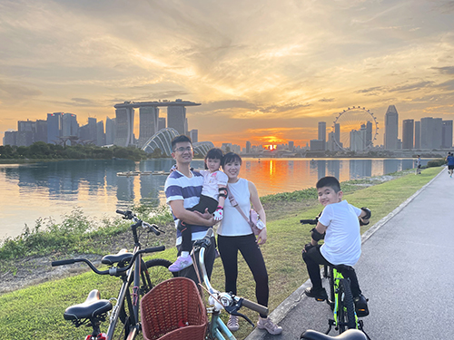 gim-hui-and-fam