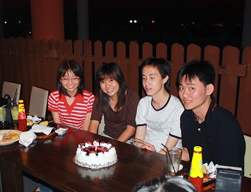 Huang Kie Kyon childhood